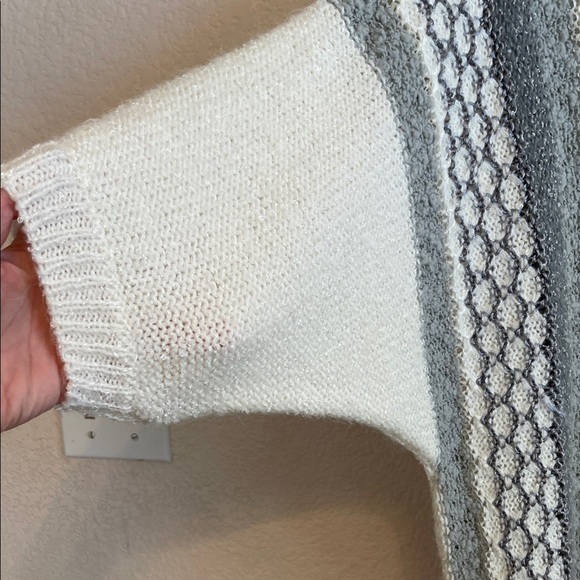 Koret Women's Crew Neck Sweater in Gray and Cream - Picture 3 of 8